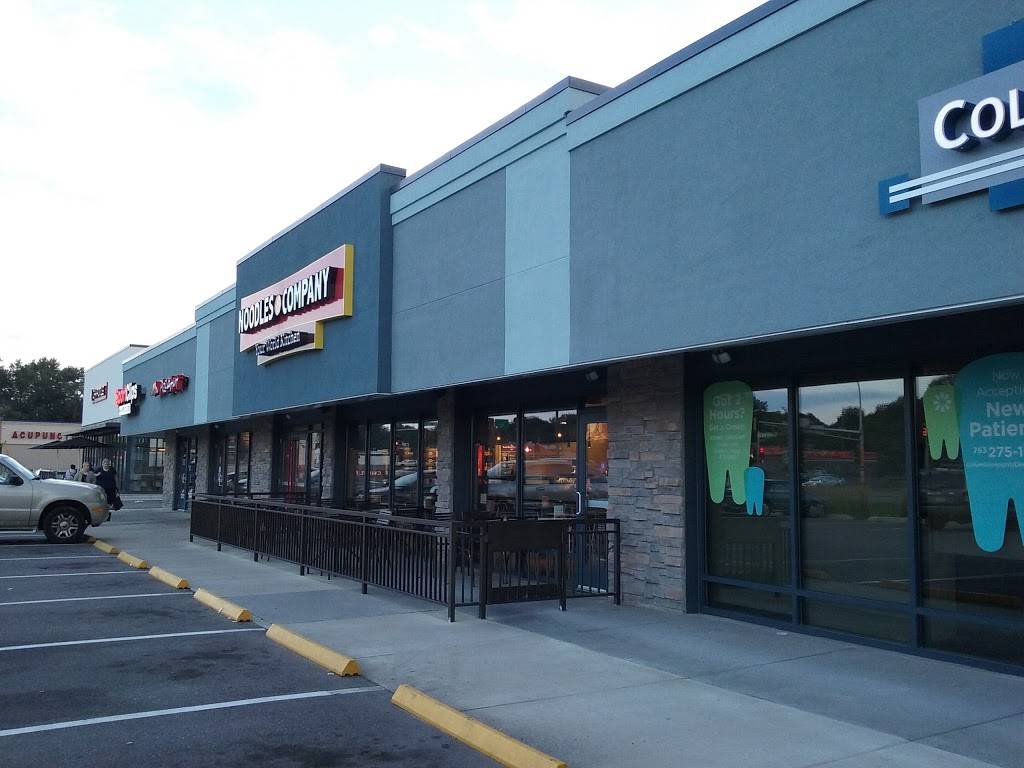 Pizza Hut | meal takeaway | 5220 Central Ave NE # 220, Columbia Heights, MN 55421, USA | 6514888888 OR +1 651-488-8888