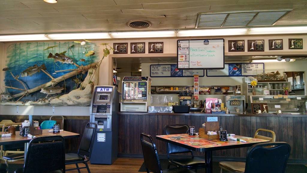 Dairy Deans Family Restaurant | restaurant | 824 4th St, Algoma, WI 54201, USA | 9204875668 OR +1 920-487-5668