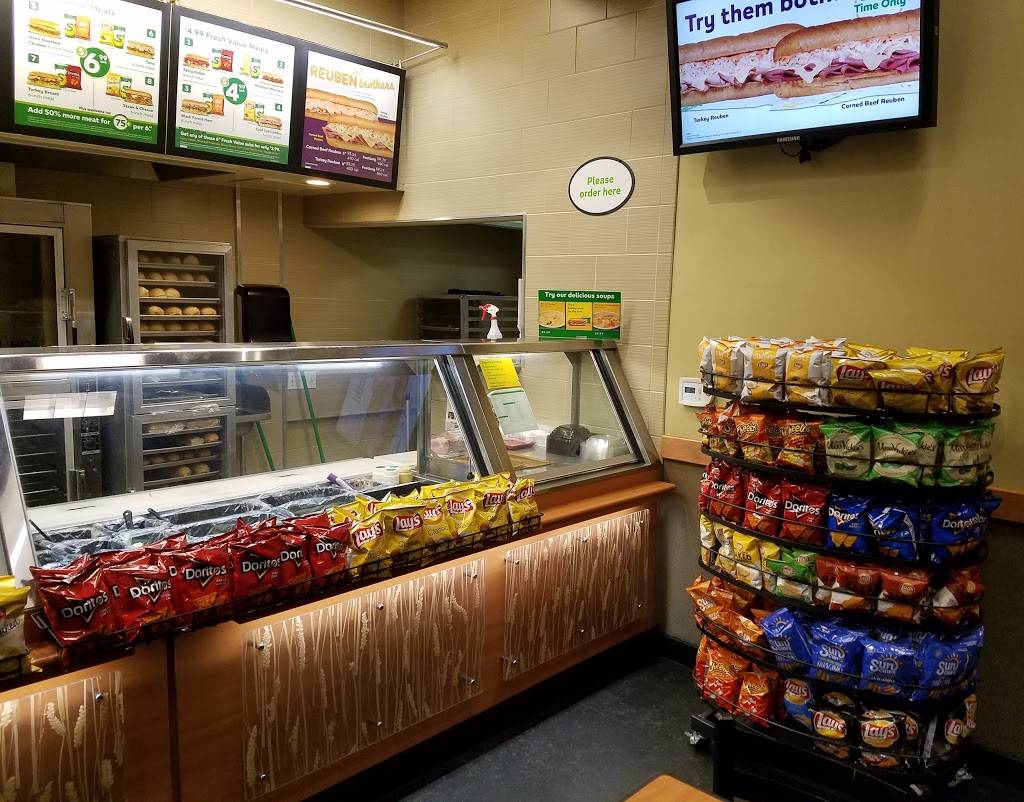 Subway Restaurants | restaurant | 1900 N Highland Ave, Los Angeles, CA 90068, USA | 3238515501 OR +1 323-851-5501