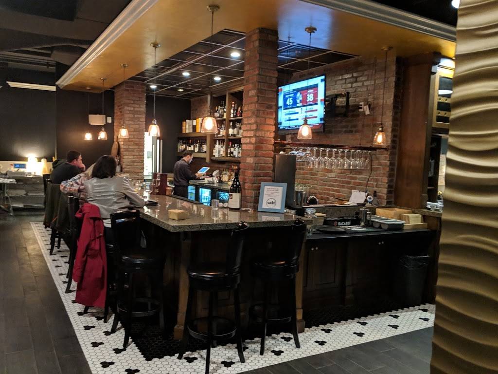 Salt Waterside Bistro | restaurant | 4308 Tradewinds Dr, Oxnard, CA 93035, USA | 8059855614 OR +1 805-985-5614