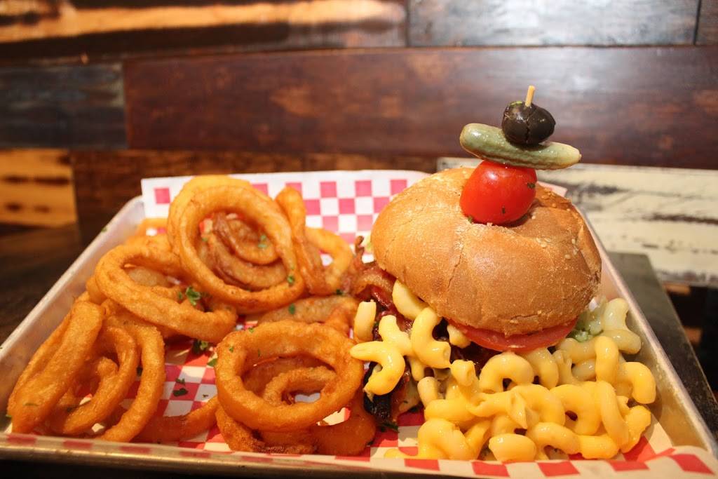 The Social House | restaurant | 435 N Alafaya Trail, Orlando, FL 32828, USA | 4079069001 OR +1 407-906-9001