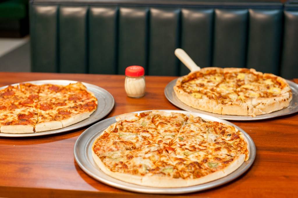 Bobes Pizza | restaurant | 1610 E Main St, Olney, IL 62450, USA | 6183920553 OR +1 618-392-0553