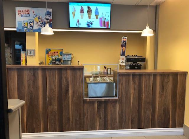 La Friterie du Coin | restaurant | 11561 Rue Notre-Dame Est, Pointe-aux-Trembles, QC H1B 2X3, Canada | 5146454241 OR +1 514-645-4241