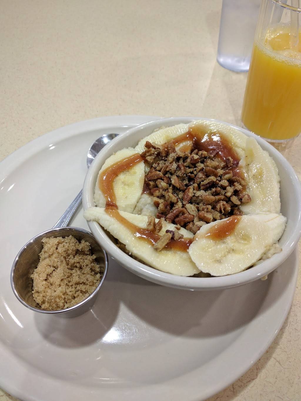 The Big Biscuit | restaurant | 139 N Belt Hwy, St Joseph, MO 64506, USA | 8162730633 OR +1 816-273-0633