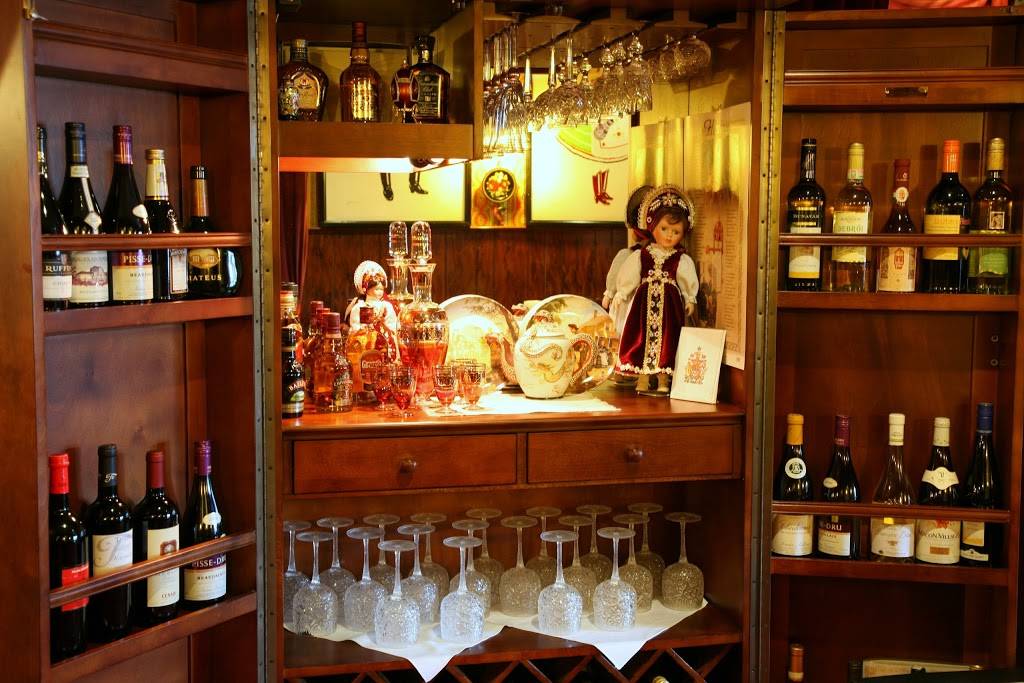 Budapest Restaurant | restaurant | 348 Dundas St, London, ON N6B 1V7, Canada | 5194393431 OR +1 519-439-3431