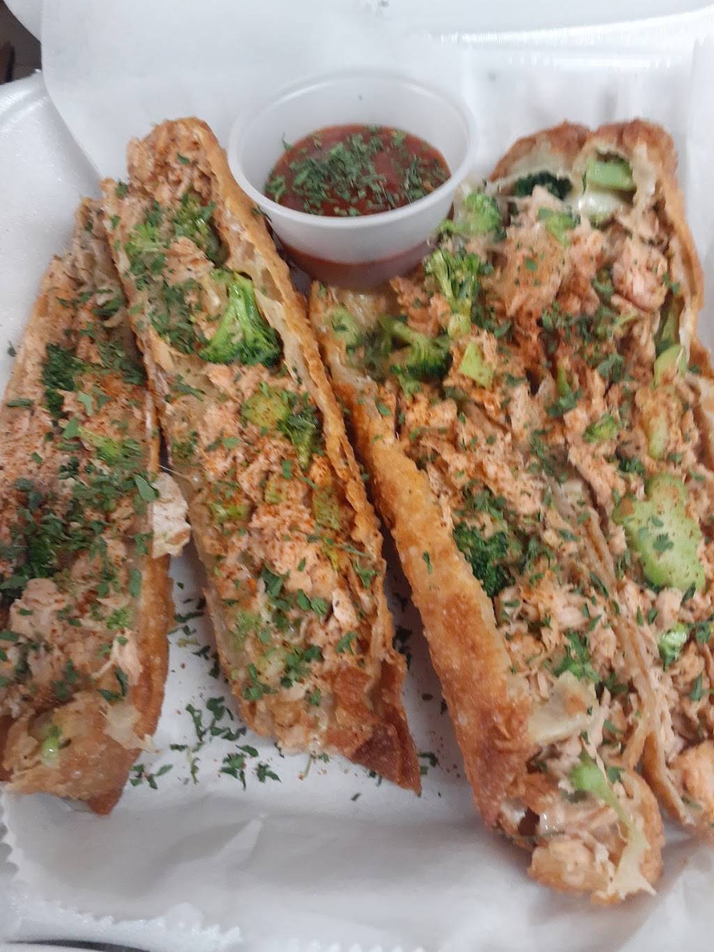 Le truck...tha truck | restaurant | 818 W Allegheny Ave, Philadelphia, PA 19133, USA | 2152284692 OR +1 215-228-4692