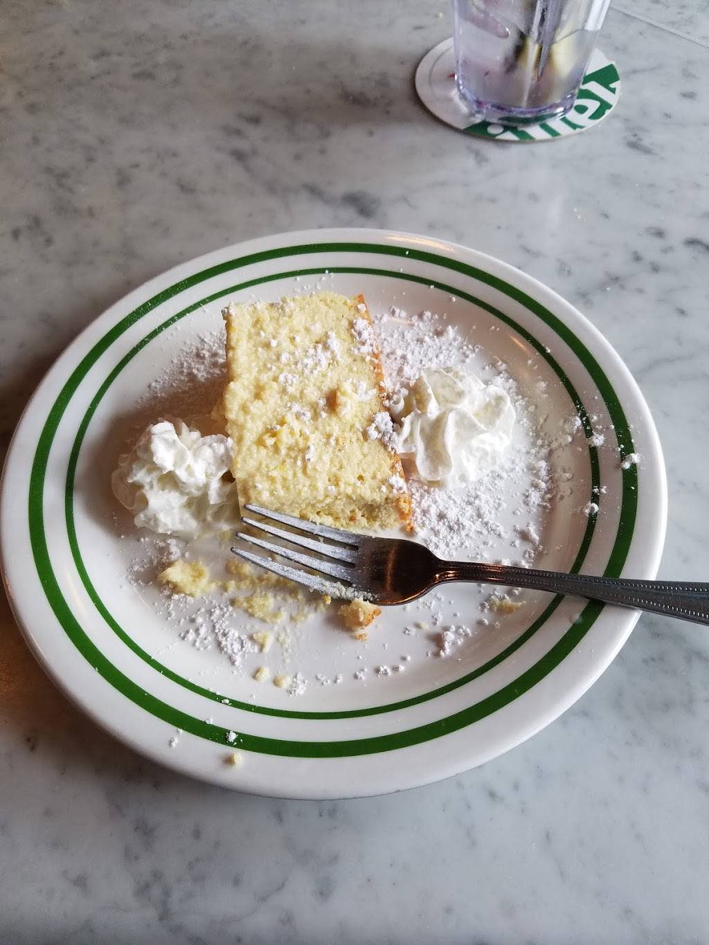 Blue Moon | restaurant | 26 N Park Ave, Rockville Centre, NY 11570, USA | 5167634900 OR +1 516-763-4900