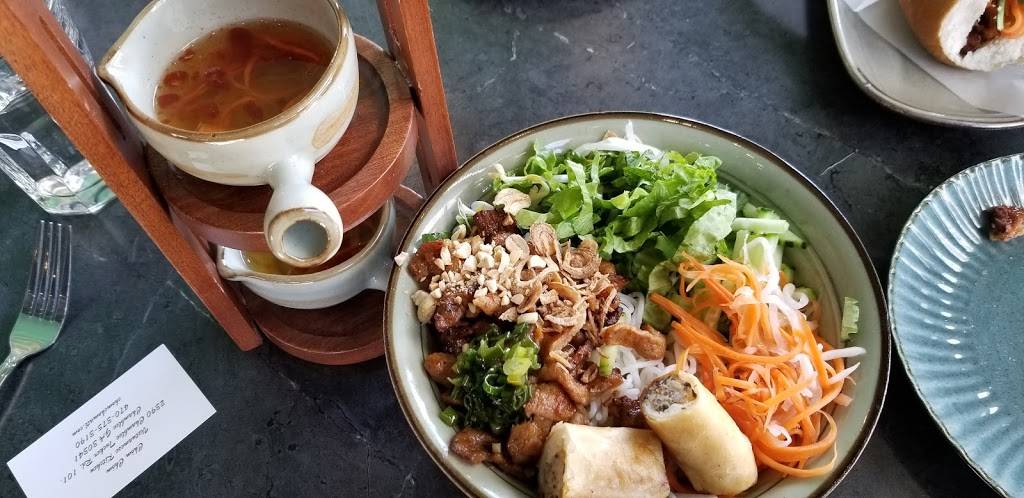 Chom Chom Vietnamese Kitchen | restaurant | 2390 Chamblee Tucker Rd Ste 101, Chamblee, GA 30341, USA | 4703753190 OR +1 470-375-3190