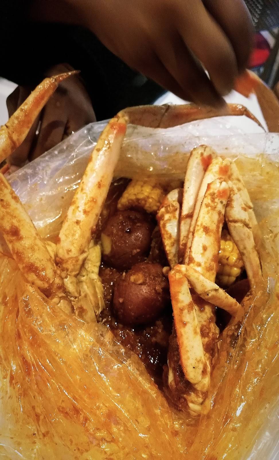 The Crab Lounge | restaurant | 209 E Pleasant Run Rd #141, DeSoto, TX 75115, USA | 4692060124 OR +1 469-206-0124