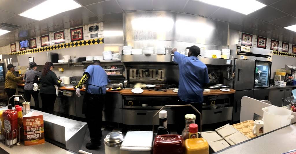 Waffle House | meal takeaway | 715 Thomas Langston Rd, Winterville, NC 28590, USA | 2522159126 OR +1 252-215-9126