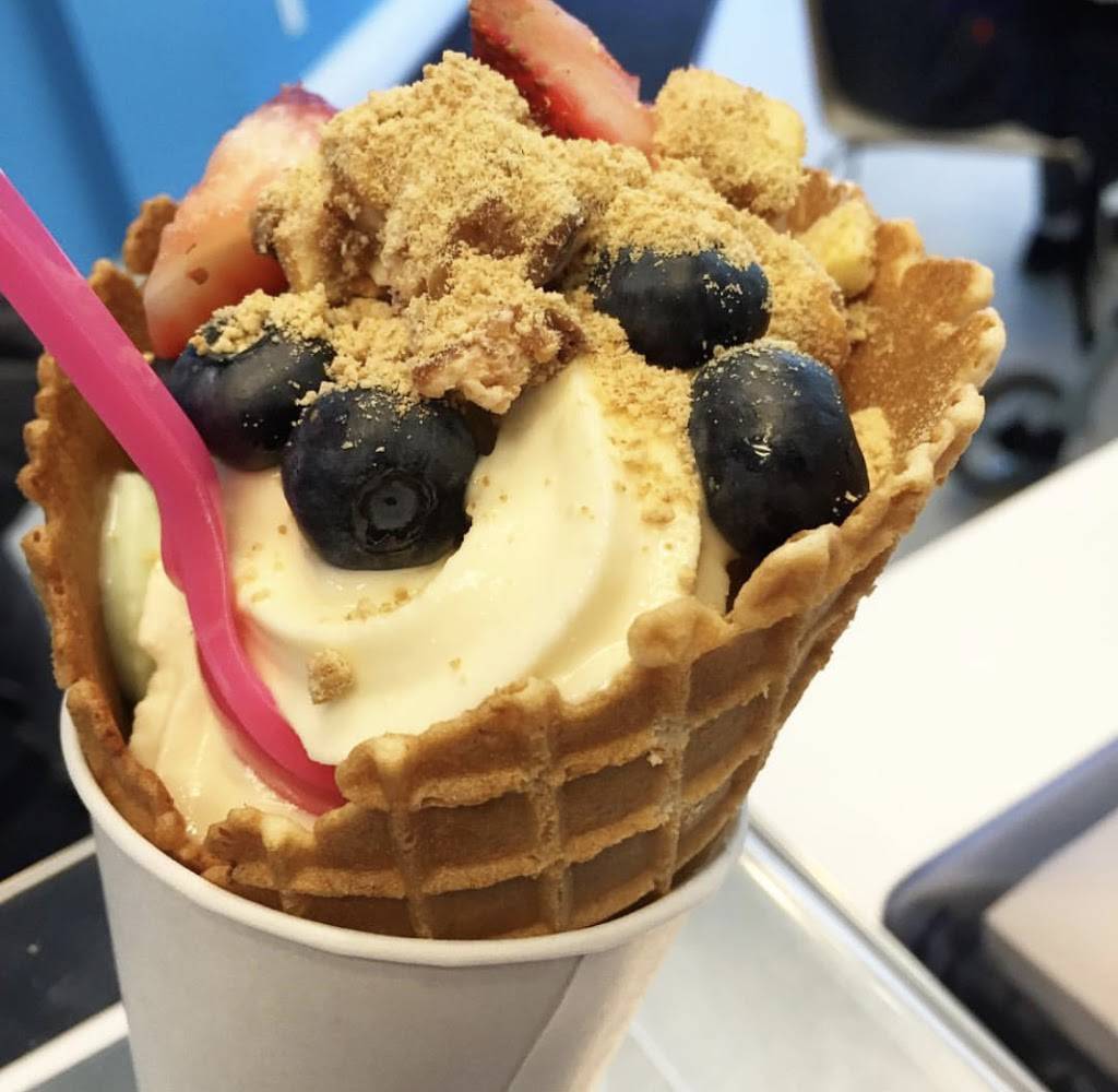 Swirls and Sweets | restaurant | 5 Broad St W, Mt Vernon, NY 10552, USA | 9146682424 OR +1 914-668-2424