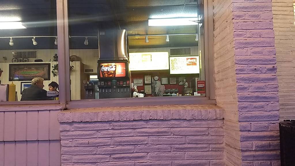 Maxs Burgers and Gyros | restaurant | 8240 Wornall Rd, Kansas City, MO 64114, USA | 8164446297 OR +1 816-444-6297