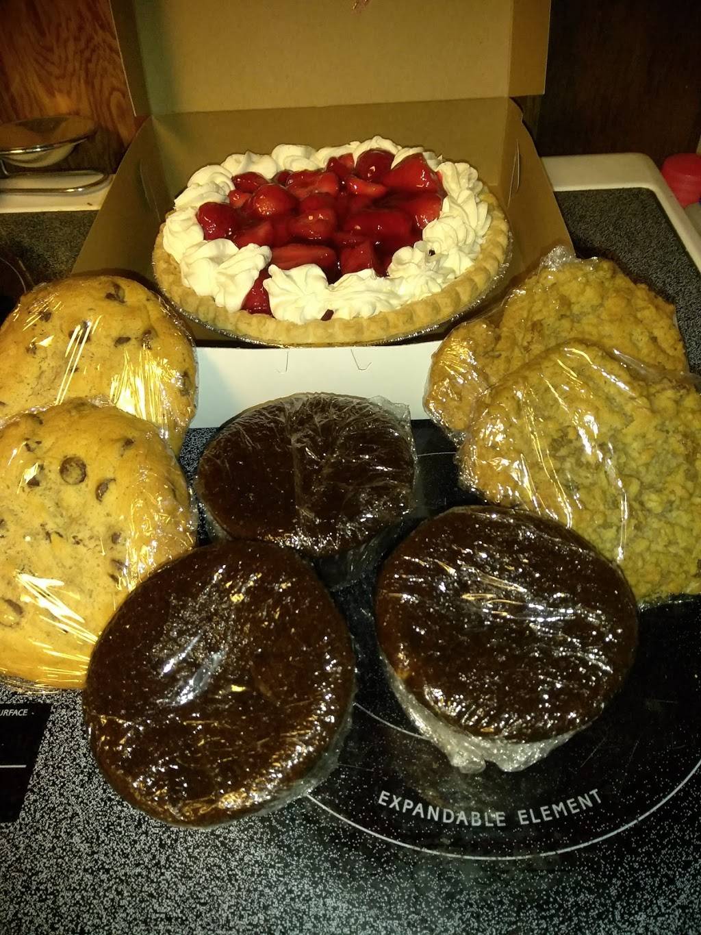 Strawberry Family Restaurant | restaurant | 3771 Layfield Rd, Pennsburg, PA 18073, USA | 2156797701 OR +1 215-679-7701