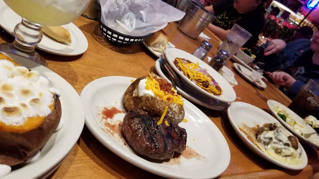 Texas Roadhouse | restaurant | 1969 Dogwood Rd SW, Snellville, GA 30078, USA | 7709851450 OR +1 770-985-1450