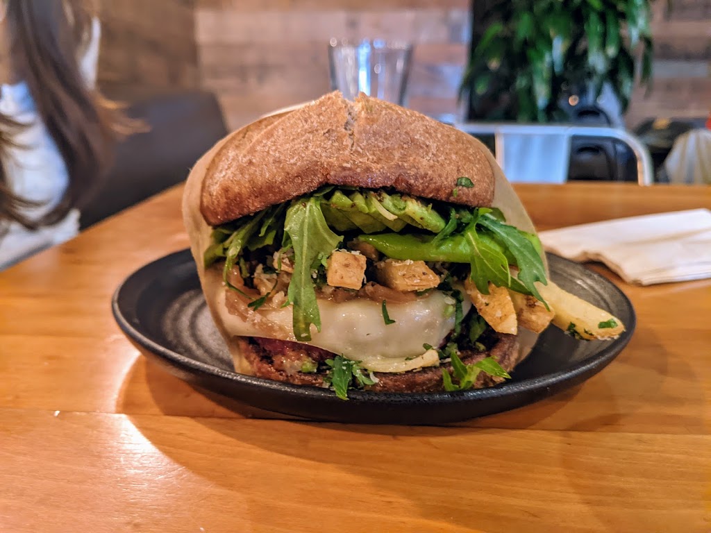 Roam Artisan Burgers | restaurant | 1923 Fillmore St, San Francisco, CA 94115, USA | 4158007801 OR +1 415-800-7801