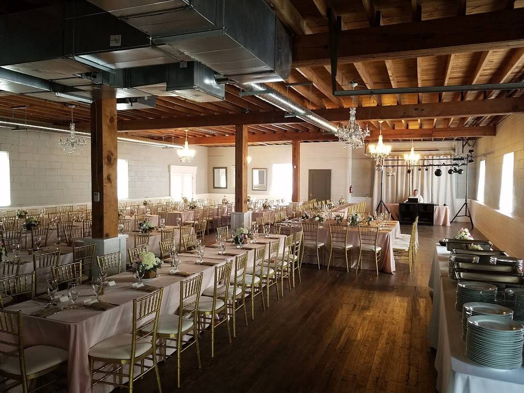 The Holly Vault | restaurant | 202 S Saginaw St, Holly, MI 48442, USA | 2487198332 OR +1 248-719-8332