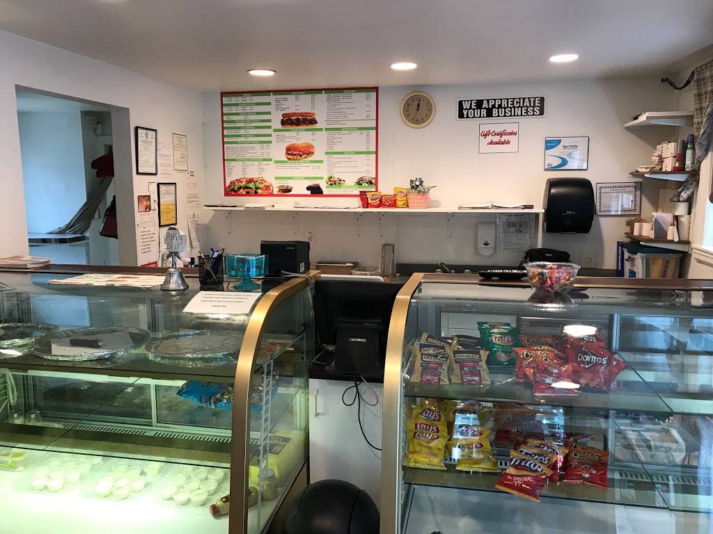 Giovannis Famous Pizza | restaurant | 160 W Central St, Natick, MA 01760, USA | 5085452291 OR +1 508-545-2291