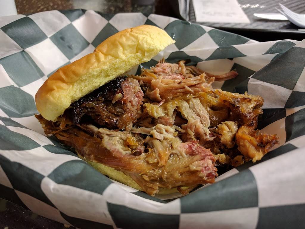 Center Street Grill & Smokehouse | restaurant | 301 W Center St, Kingsport, TN 37660, USA | 4232477447 OR +1 423-247-7447