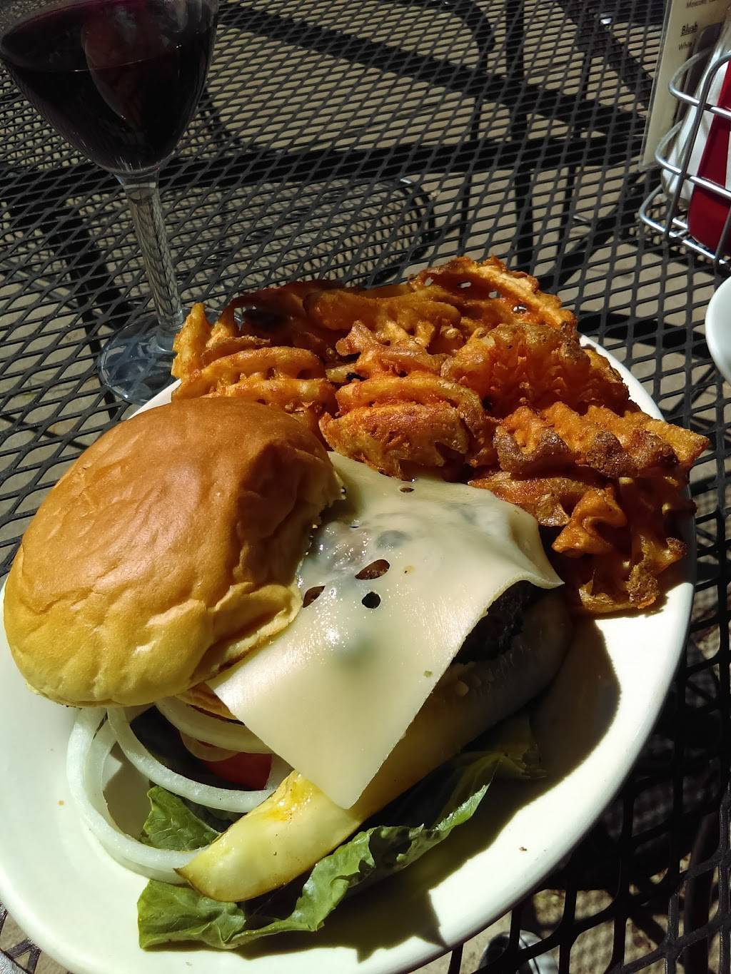 Biggies Restaurant | restaurant | 3332 Watson Rd, St. Louis, MO 63139, USA | 3147810060 OR +1 314-781-0060