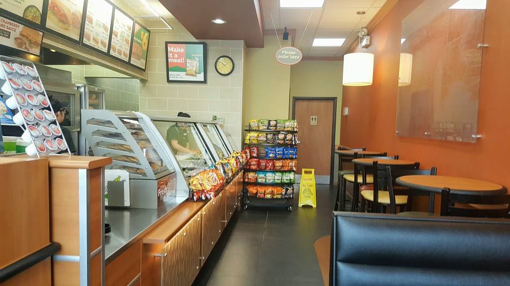 Subway Restaurants | restaurant | 3952 N Sheridan Rd, Chicago, IL 60613, USA | 7736986962 OR +1 773-698-6962