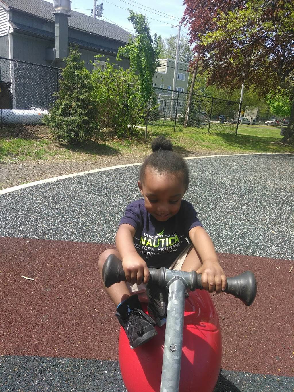 Jewels Jamaican Cuisine | restaurant | 175 Jefferson St, Bridgeport, CT 06607, USA | 2032758612 OR +1 203-275-8612