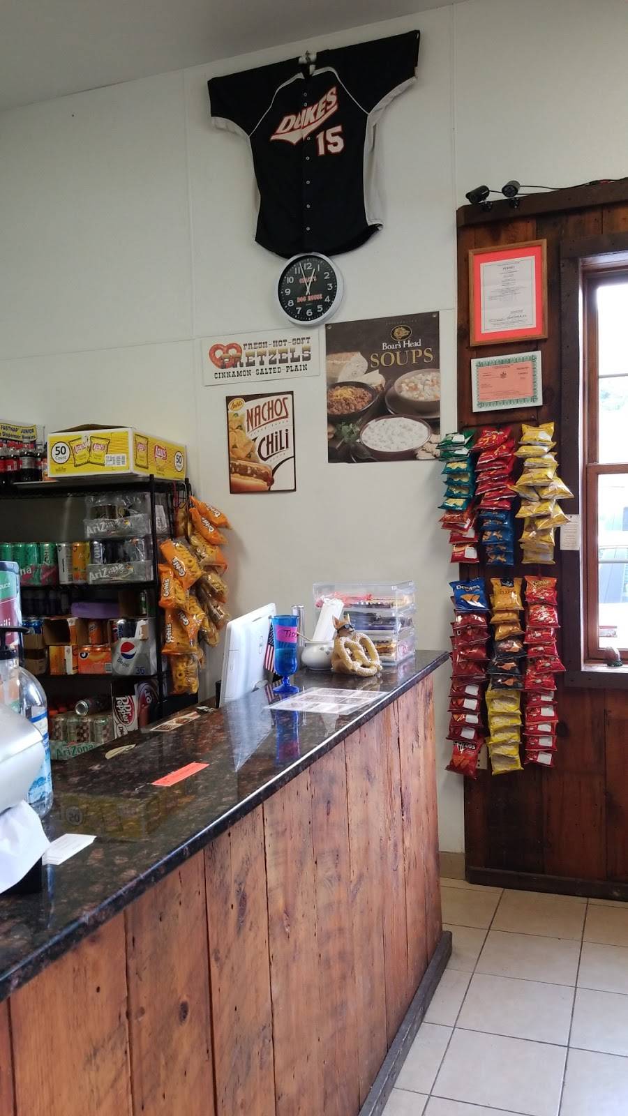 Coachs Dog House | restaurant | 25 Western Ave, Marlboro, NY 12542, USA | 8452363853 OR +1 845-236-3853