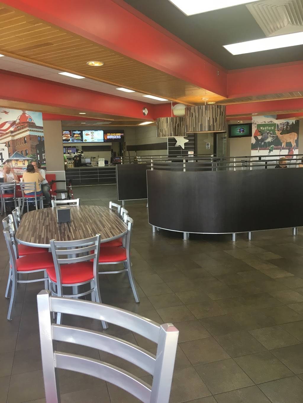 Hardees | restaurant | 230 S 8th St, Medford, WI 54451, USA | 7157485115 OR +1 715-748-5115
