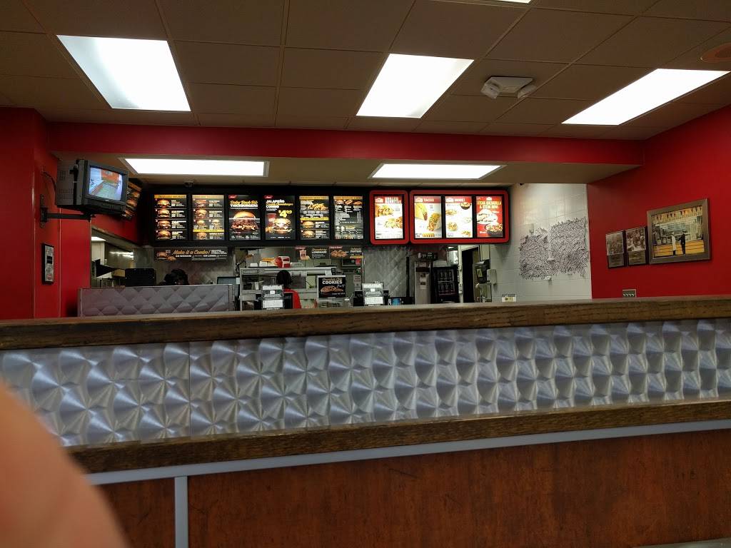 Hardees | restaurant | 10 N W Santa Fe Blvd, High Springs, FL 32643, USA | 3864541933 OR +1 386-454-1933