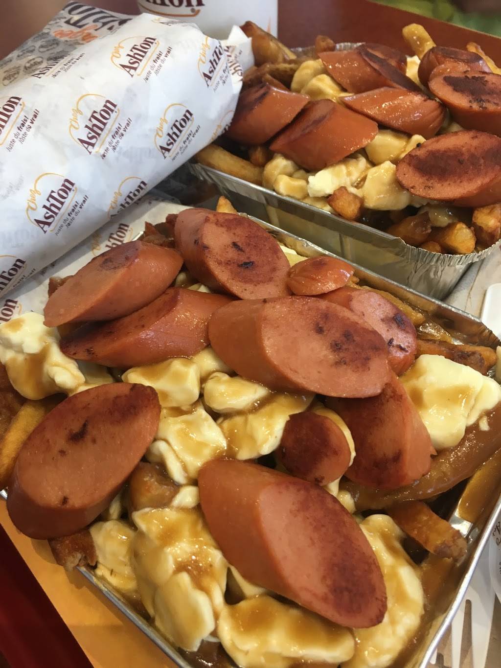 Chez Ashton | restaurant | 3333 Rue du Carrefour, Québec, QC G1C 5R9, Canada | 4186675176 OR +1 418-667-5176