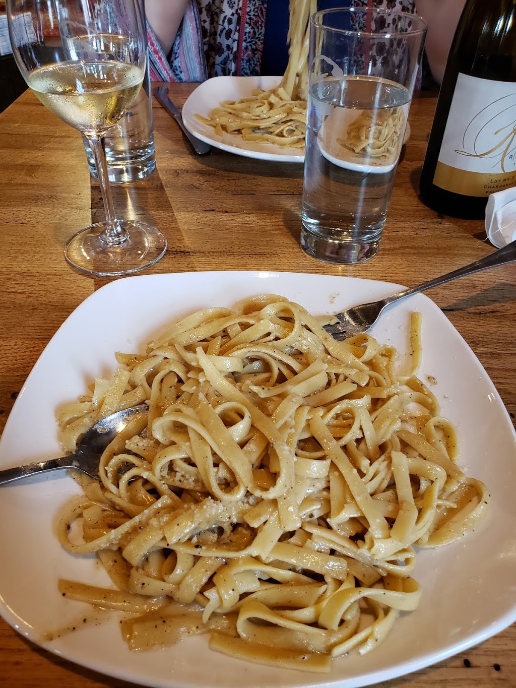 R Wine Bar & Kitchen | restaurant | 322 E 8th St, Sioux Falls, SD 57103, USA | 6052710814 OR +1 605-271-0814