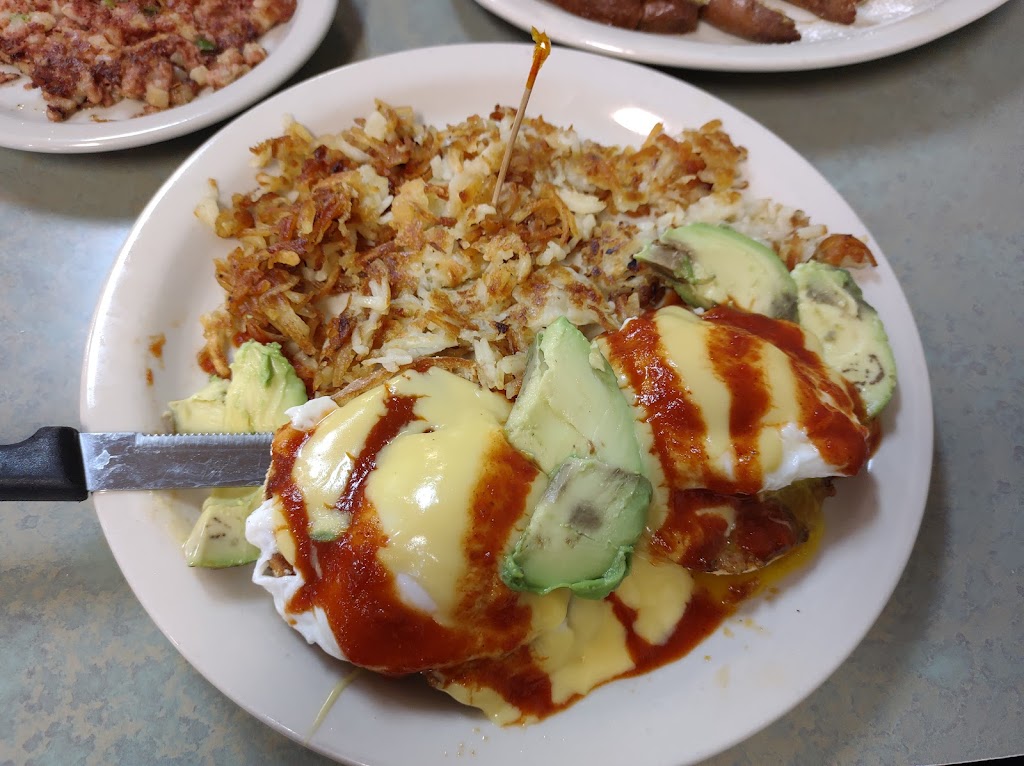 The Hungry Fox Restaurant & Country Store | restaurant | 4637 E Broadway Blvd, Tucson, AZ 85711, USA | 5203262835 OR +1 520-326-2835