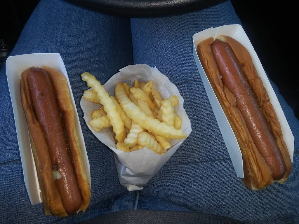 Dog-N-Shake | restaurant | 8800 W Maple St, Wichita, KS 67209, USA | 3167223971 OR +1 316-722-3971