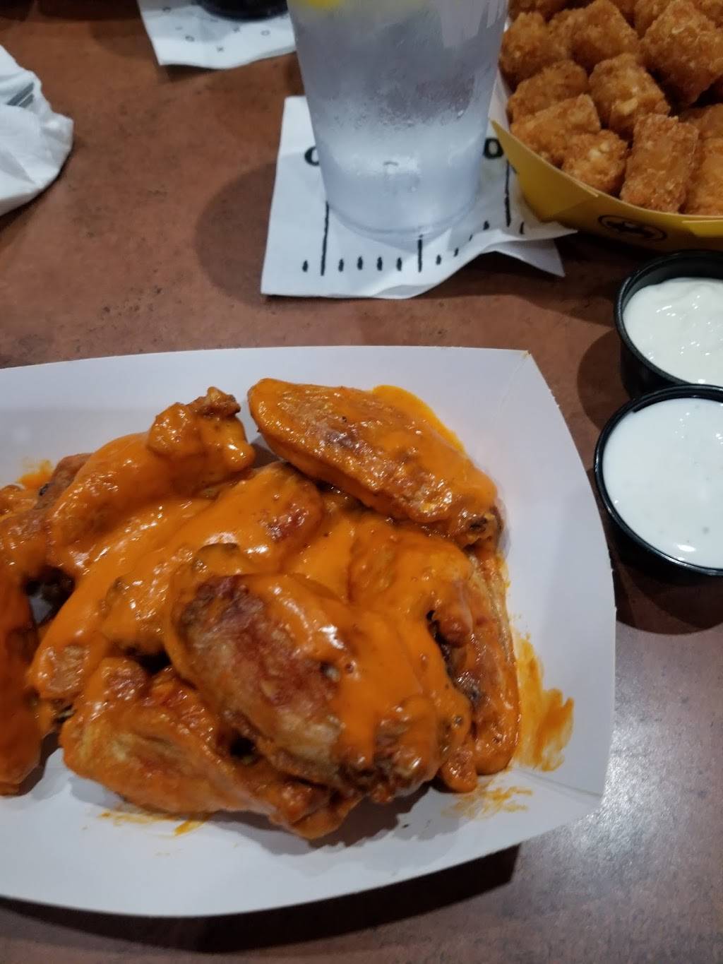 Buffalo Wild Wings | restaurant | 239 Midway Blvd, Elyria, OH 44035, USA | 4403245544 OR +1 440-324-5544