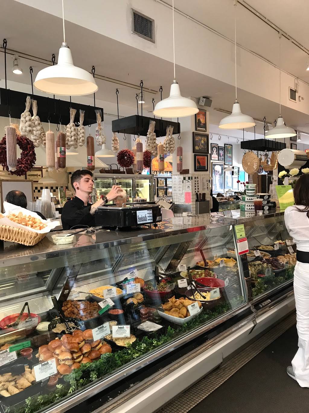 Foodstuffs | restaurant | 338 Park Ave, Glencoe, IL 60022, USA | 8478355105 OR +1 847-835-5105