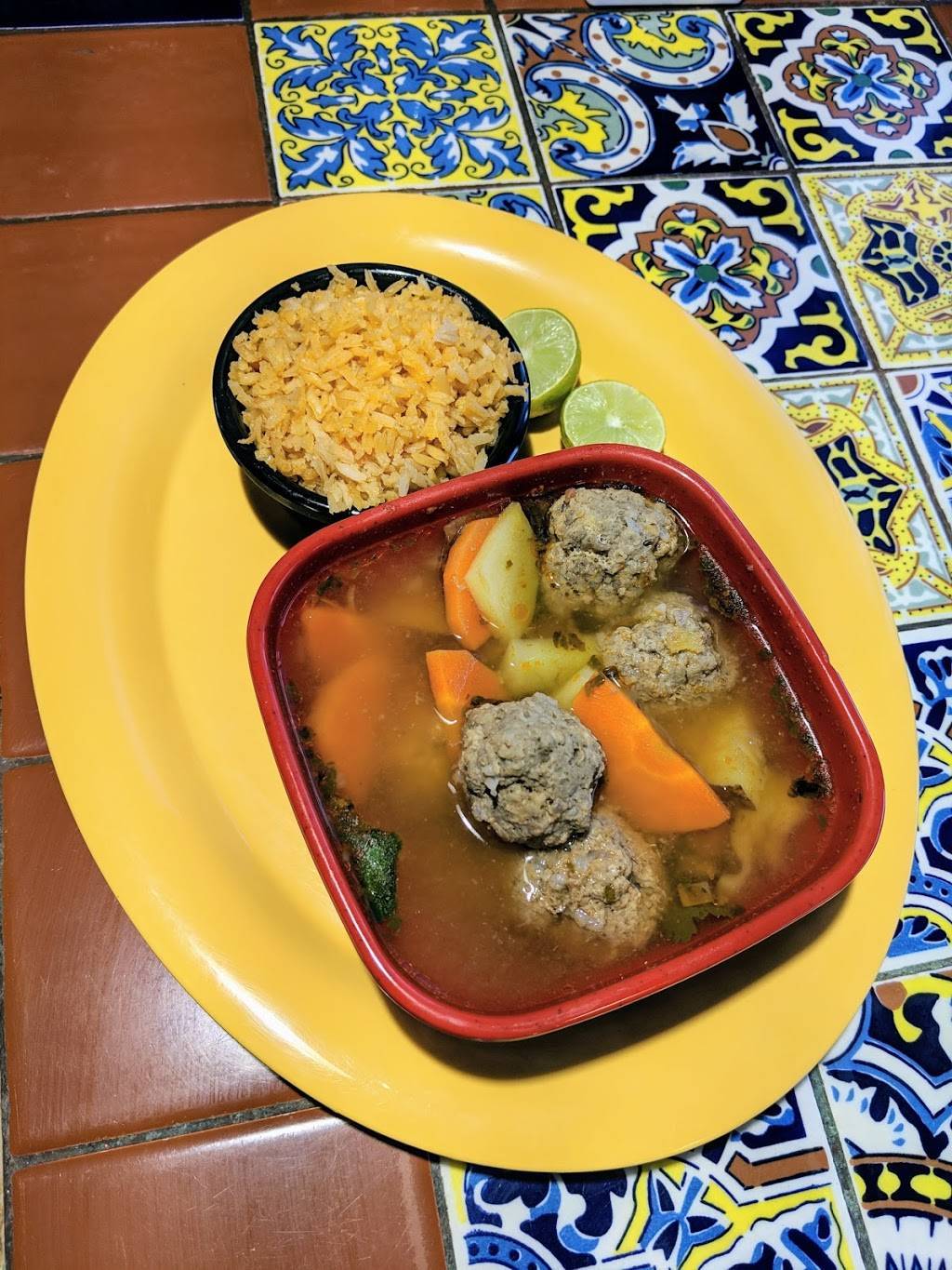 Tacos Chinampa | restaurant | 3343 Saul Kleinfeld Dr, El Paso, TX 79936, USA | 9158572775 OR +1 915-857-2775