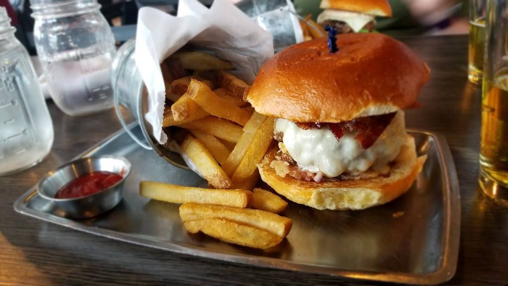 A&B Burgers - Beverly | restaurant | 206 Cabot St, Beverly, MA 01915, USA | 9789937394 OR +1 978-993-7394