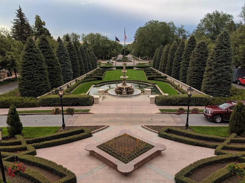 The Broadmoor | restaurant | 1 Lake Ave, Colorado Springs, CO 80906, USA | 8007555011 OR +1 800-755-5011