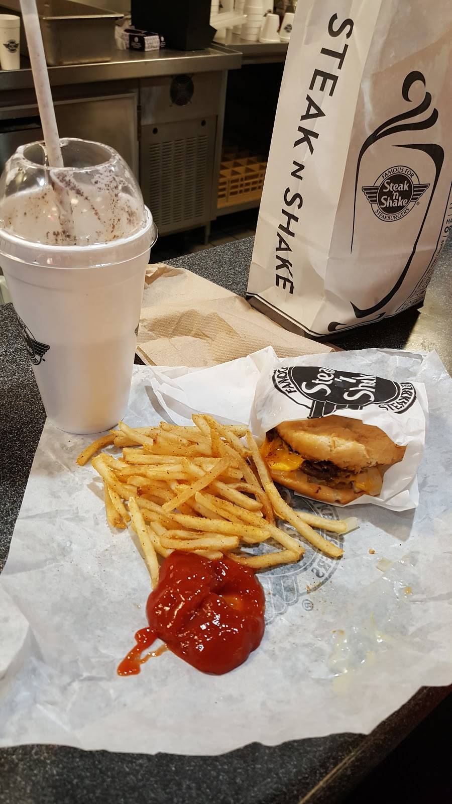 Steak n Shake | restaurant | 101 W Maryland St, Indianapolis, IN 46225, USA | 3176348703 OR +1 317-634-8703