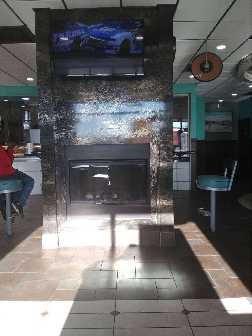 Captain Jays Fish & Chicken | restaurant | 14124 Woodward Ave, Highland Park, MI 48185, USA | 3138673474 OR +1 313-867-3474