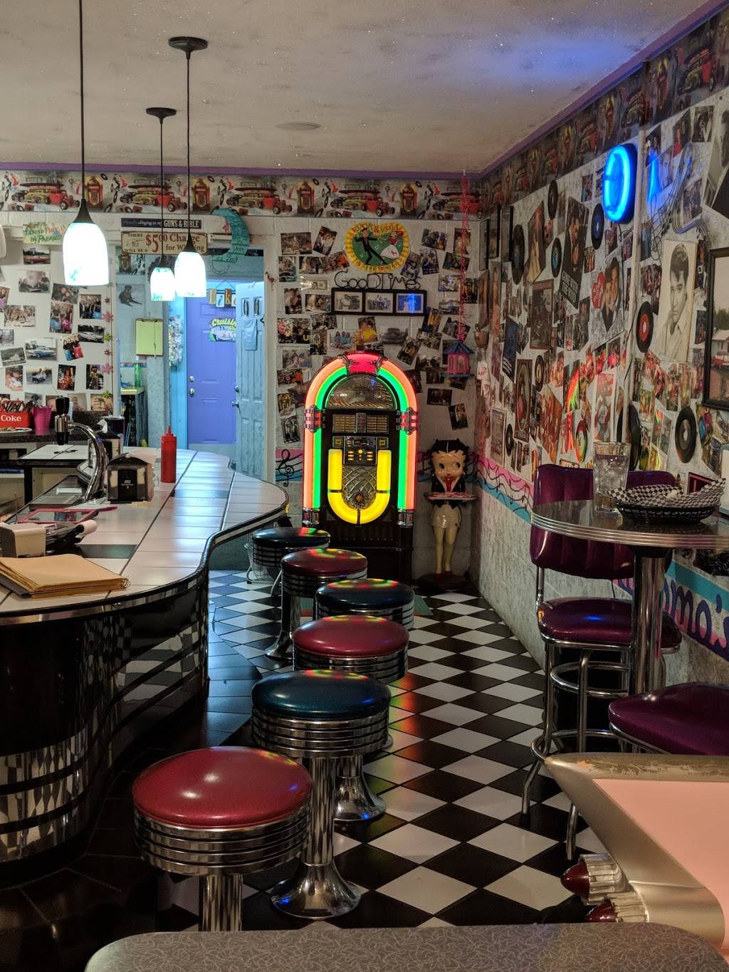 Kokomos 50s Diner | restaurant | 740 US-64, Adamsville, TN 38310, USA | 7316321958 OR +1 731-632-1958