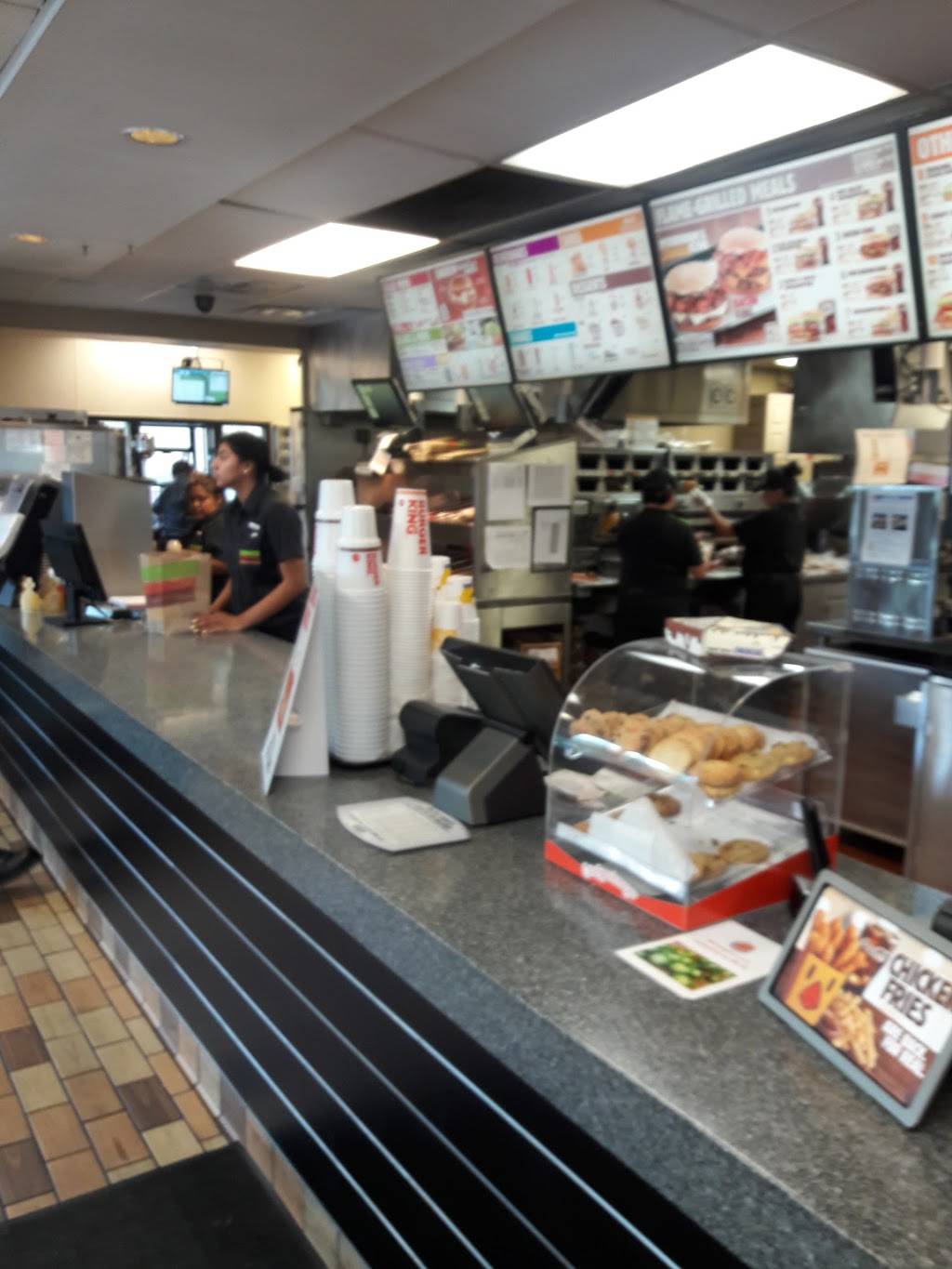 Burger King | restaurant | 2320 Green Bay Rd, North Chicago, IL 60064, USA | 2246566319 OR +1 224-656-6319