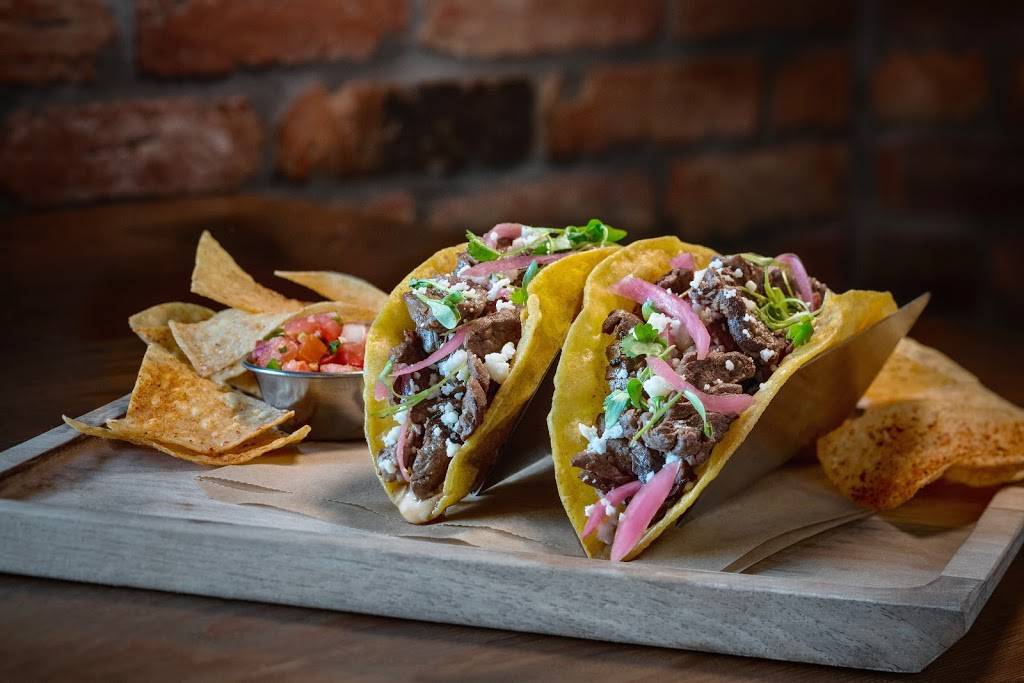 Finneys Crafthouse & Kitchen | restaurant | 35 State St a, Santa Barbara, CA 93101, USA | 8058453100 OR +1 805-845-3100