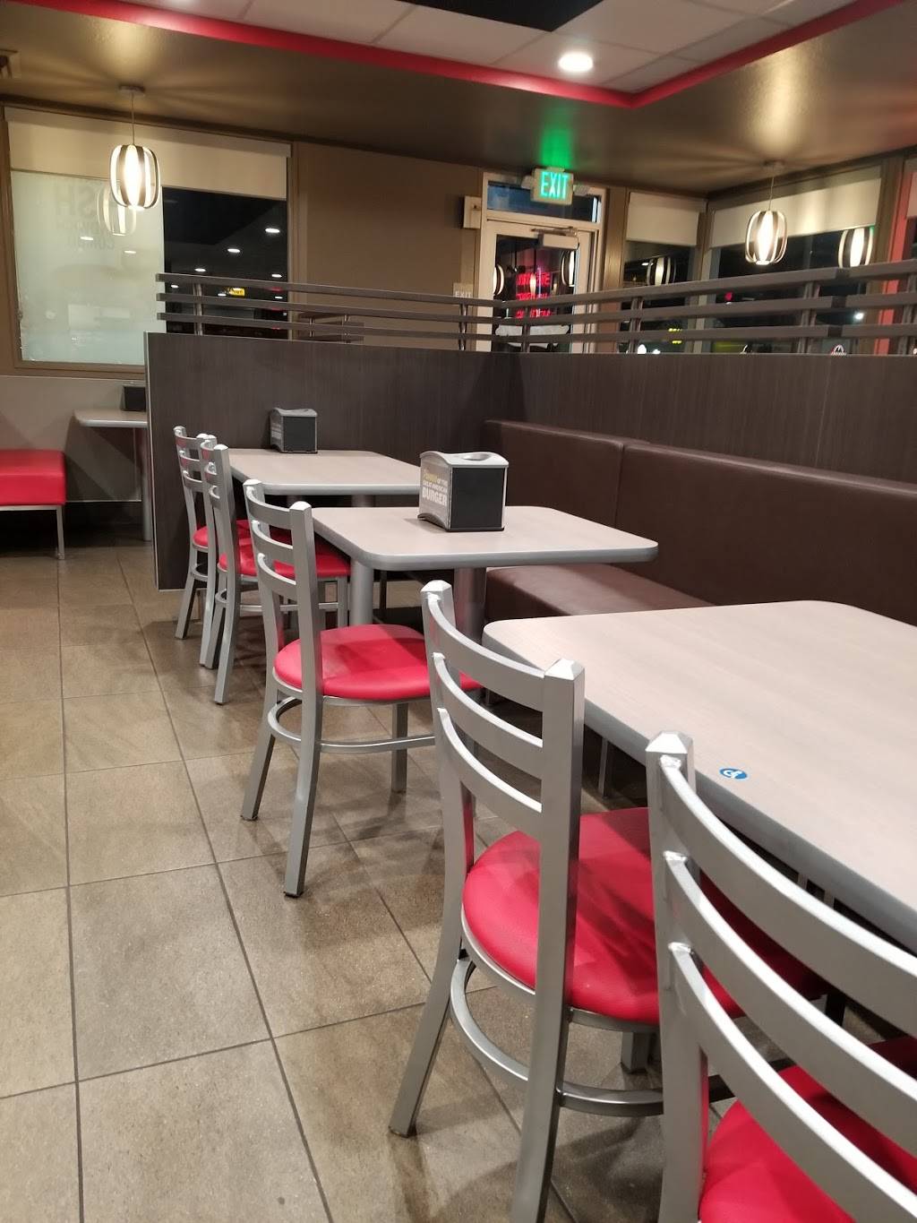 Carls Jr. | restaurant | 2420 Mitchell Rd, Ceres, CA 95307, USA | 2095372277 OR +1 209-537-2277