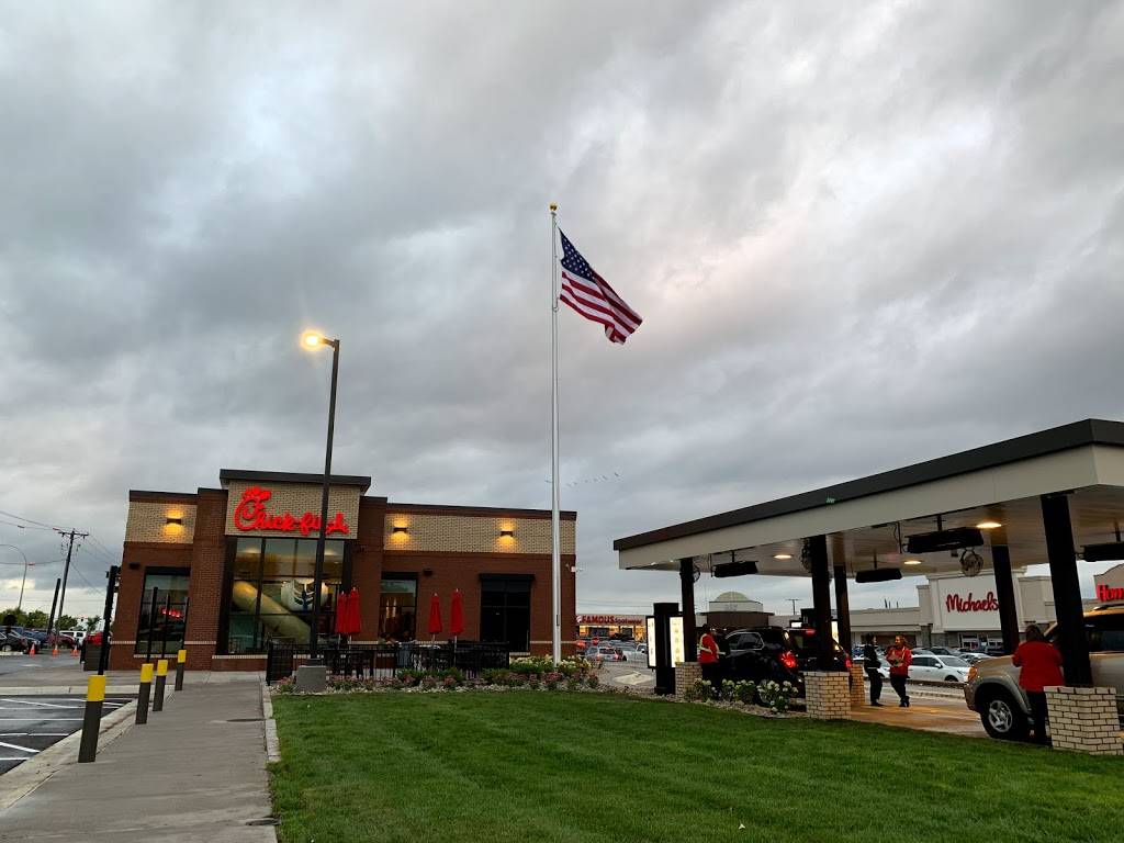 Chick-fil-A | restaurant | 2090 Snelling Ave N, Roseville, MN 55113, USA | 6516360144 OR +1 651-636-0144