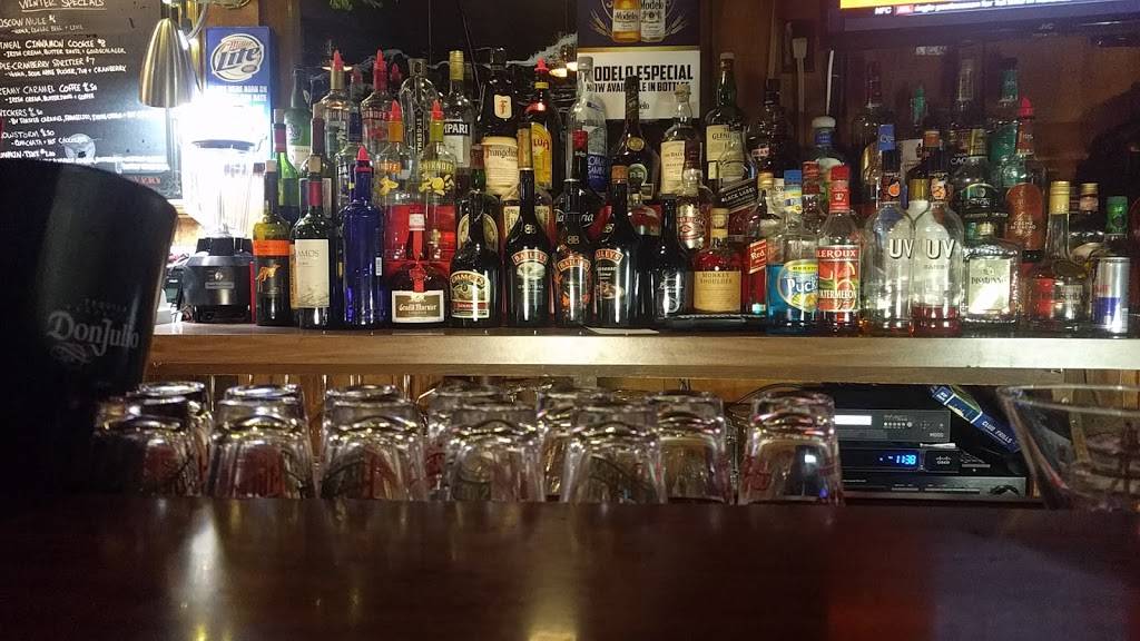 Skippers Landing Restaurant & Marina | restaurant | 7061 Lake Bluff Rd, Wolcott, NY 14590, USA | 3155879797 OR +1 315-587-9797