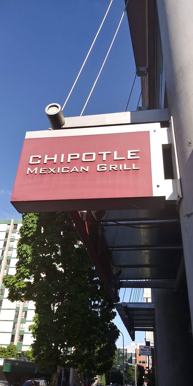 Chipotle Mexican Grill | restaurant | 1948 SW Broadway, Portland, OR 97201, USA | 5032742002 OR +1 503-274-2002