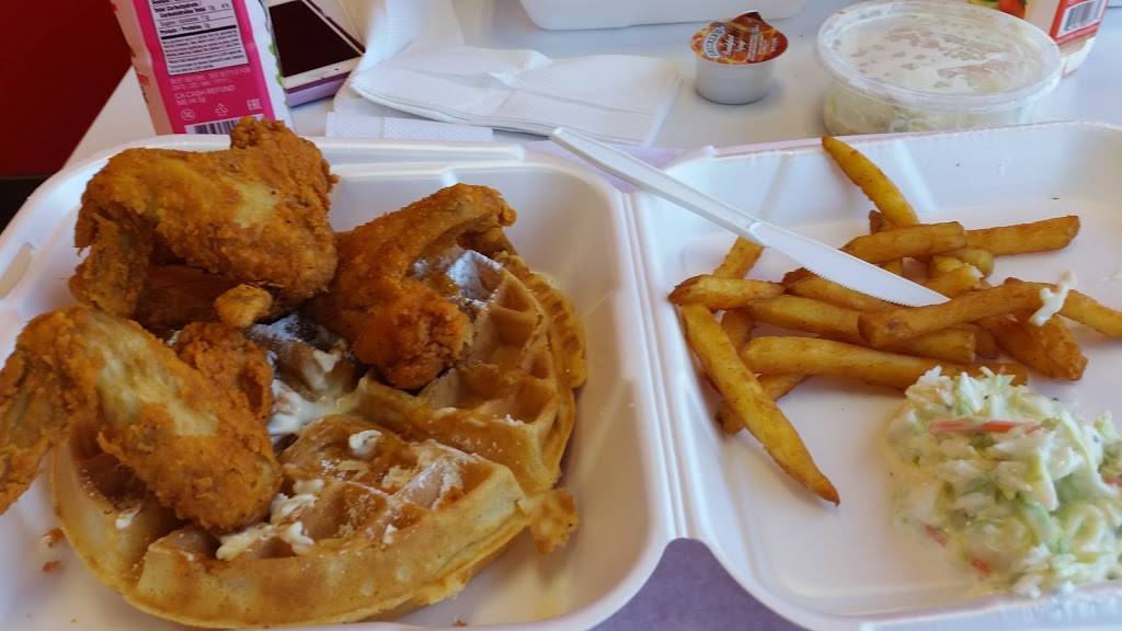 Crown Fried Chicken & Waffle House | restaurant | 3005 Leonardtown Rd, Waldorf, MD 20601, USA | 3015905151 OR +1 301-590-5151