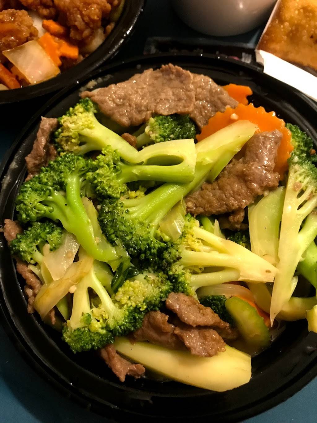 Lucky King Take Out | restaurant | 1134 Cadboro Rd, Gloucester, ON K1J 9K4, Canada | 6135649888 OR +1 613-564-9888