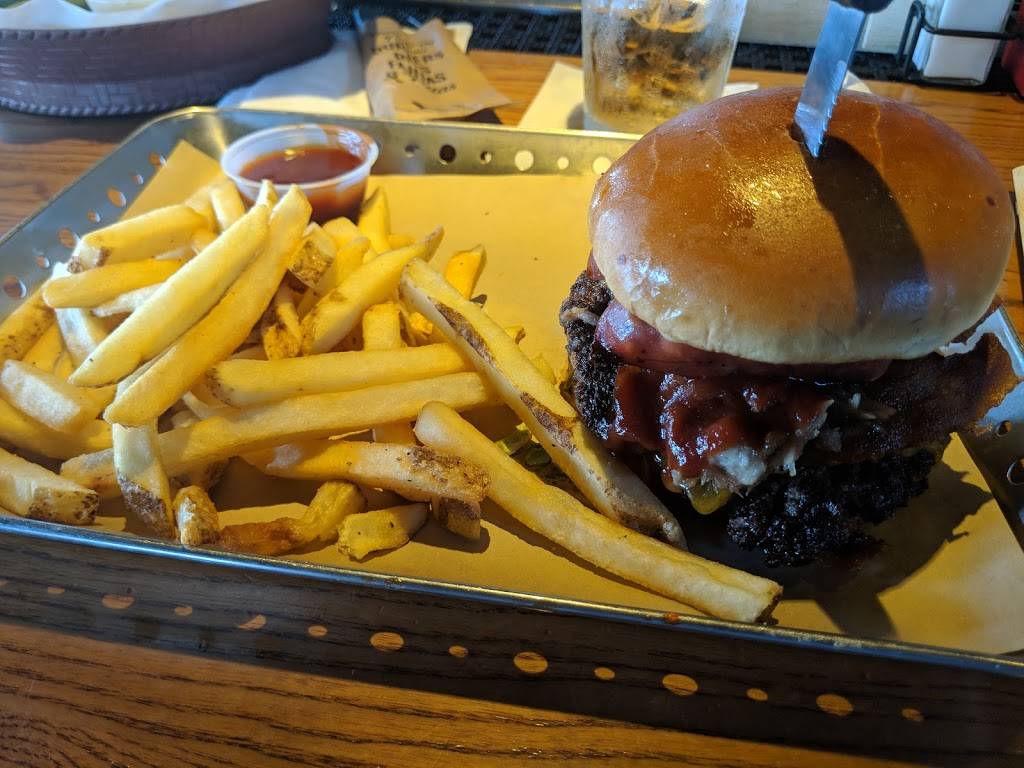 Chilis Grill & Bar | meal takeaway | 2320 W Oregon Ave, Philadelphia, PA 19145, USA | 2154683757 OR +1 215-468-3757