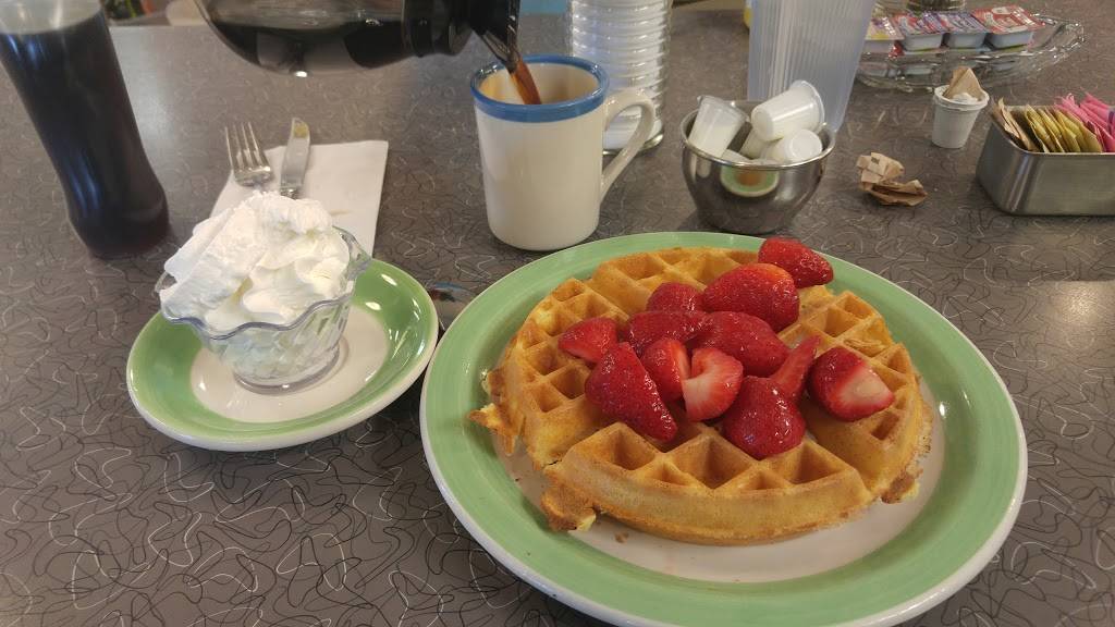 Carmens Cafe | cafe | 878 Jefferson St, Muskegon, MI 49440, USA | 2317266317 OR +1 231-726-6317